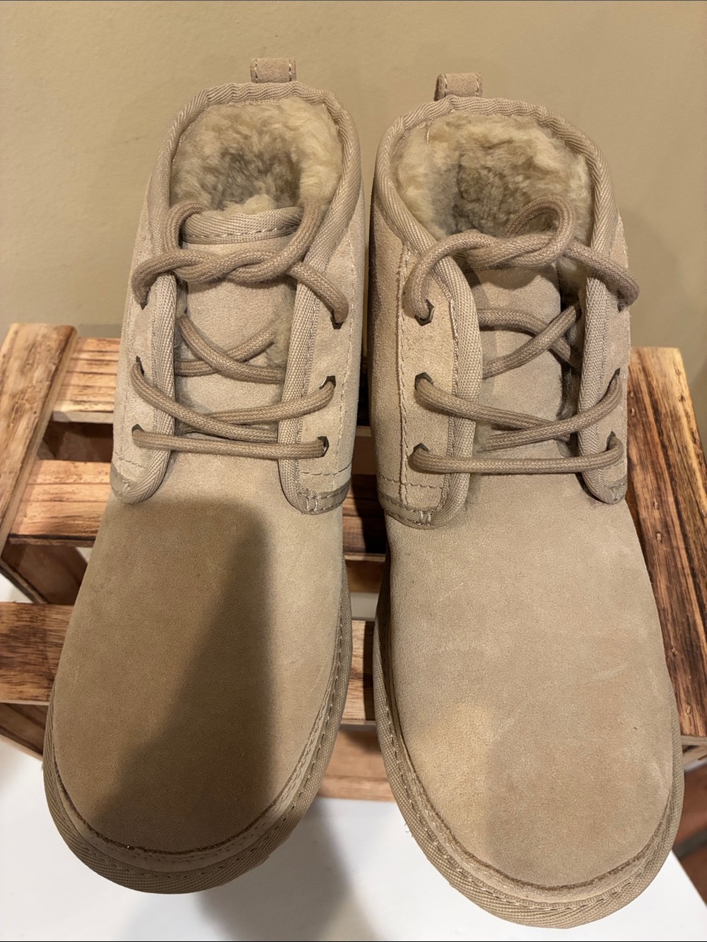 UGG Women’s Neumal Chukka Sand Suede, lined with wool